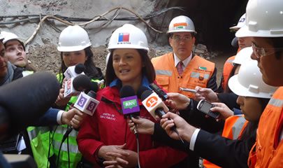 Ministra de Obras Pública Loreto Silva visita obras de Conexión Costanera Norte Autopista Central la cual lleva un avance del 50%