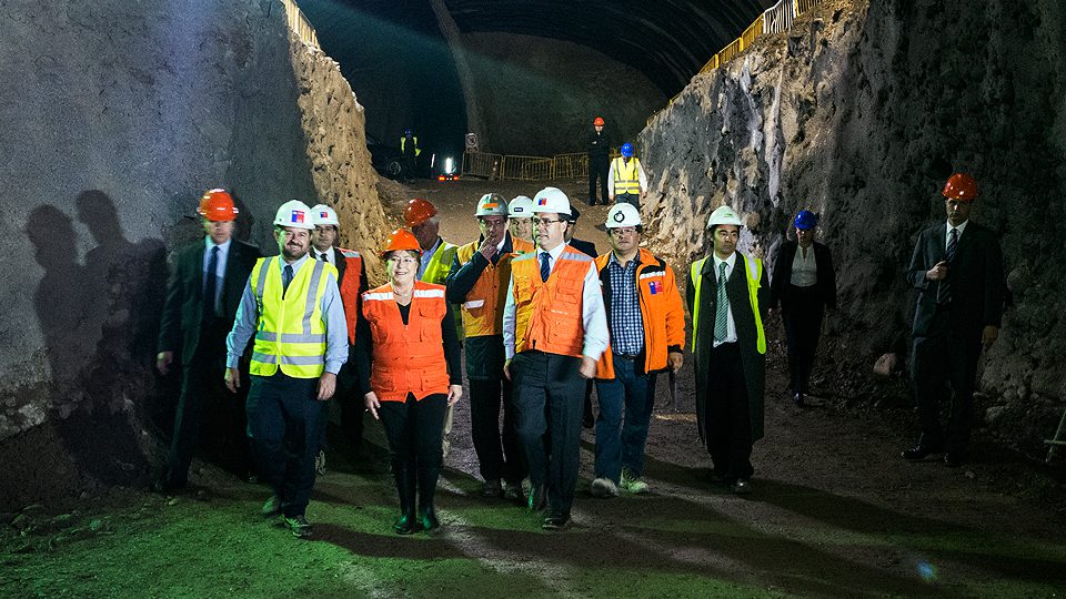 Presidenta Bachelet visita obras de túnel Kennedy